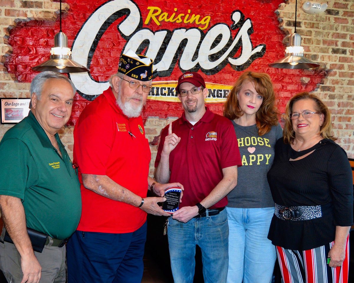 Raising Cane’s LaPlace recognized for supporting veterans L