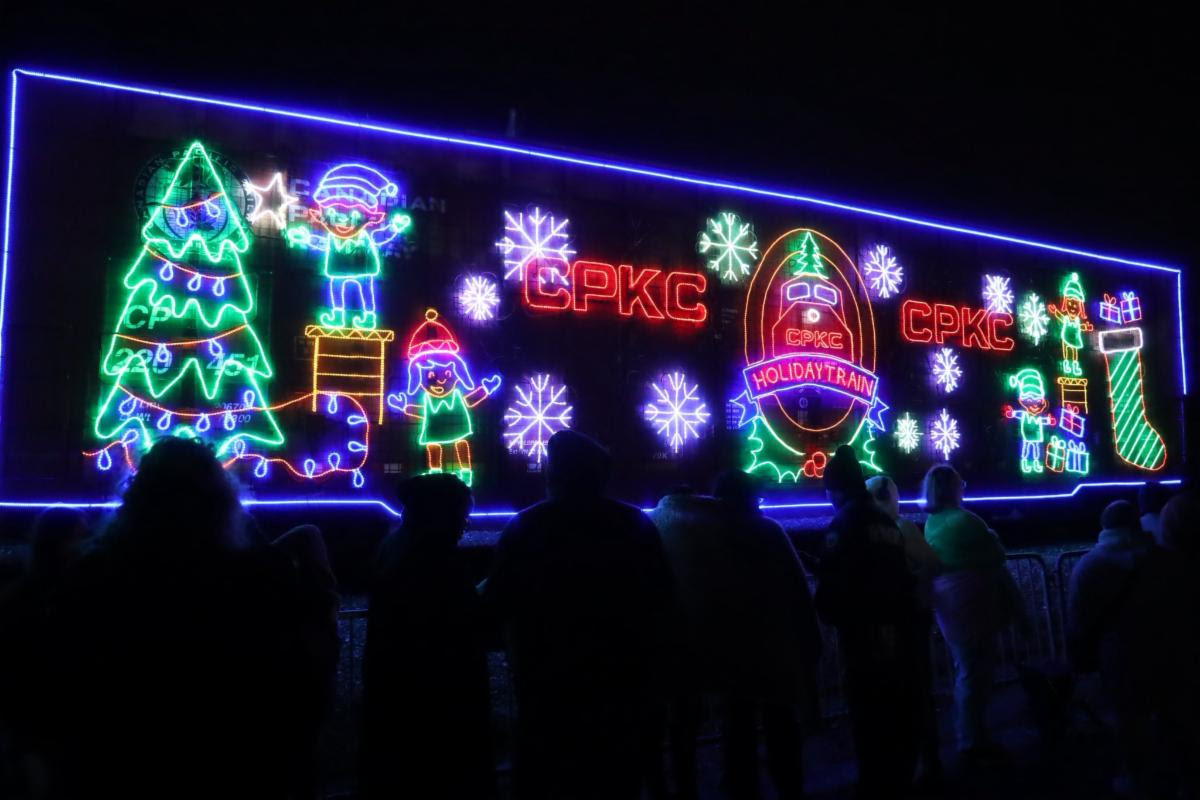 CPKC Holiday Train dazzles Laplace, support local families
